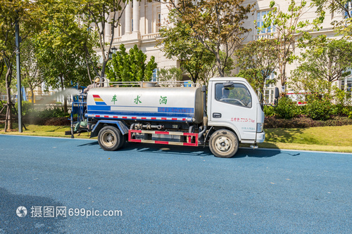 城市清道夫 環衛灑水車的多重使命與未來展望